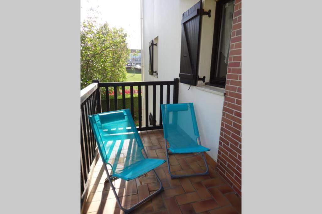 קאבורג Bel Appartement Proche Plage, Pour 4 Personnes מראה חיצוני תמונה